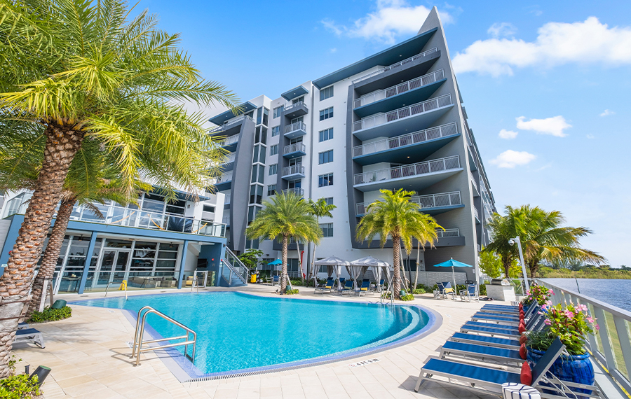 Apartments in Miami, FL - LaVida Apartments - Pool