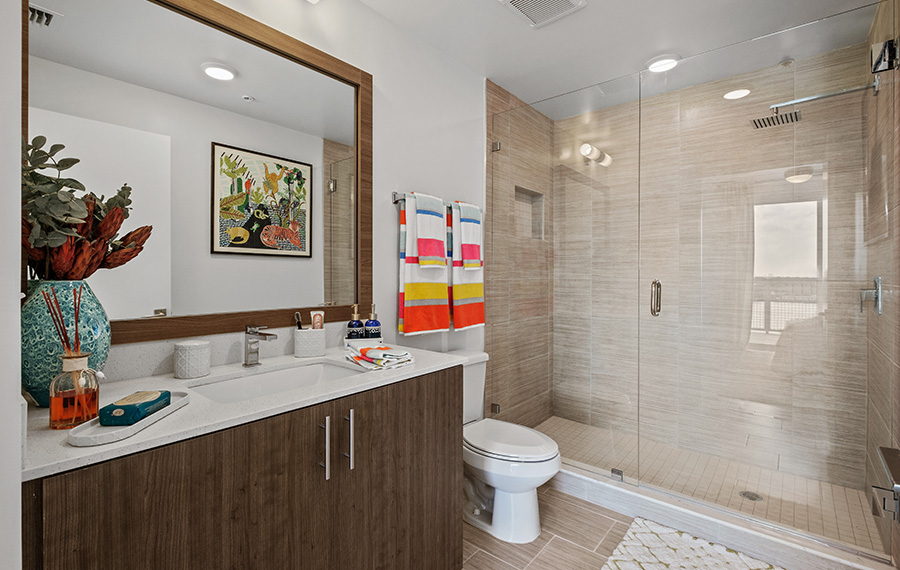 Apartments in Miami, FL - LaVida Apartments - Bathroom