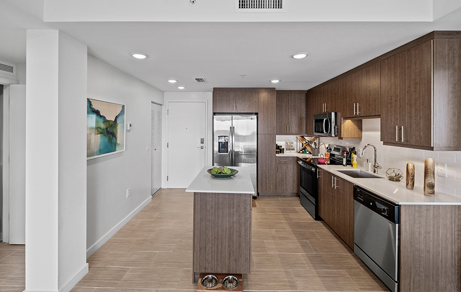 Miami, FL Apartments for Rent - LaVida Apartments - Kitchen