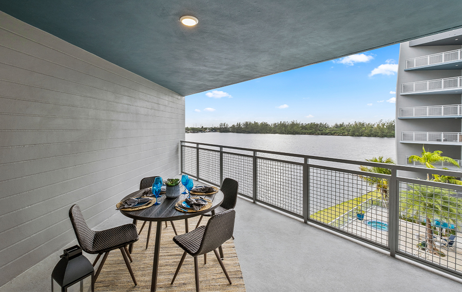 LaVida Apartments in Miami - Balcony