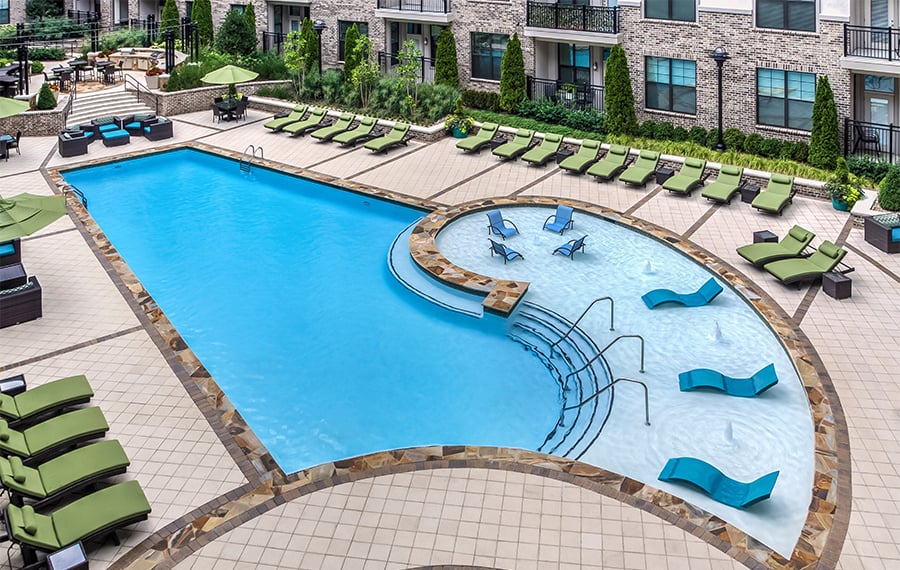 Apartments in Nashville - 2700 Charlotte Ave - Pool