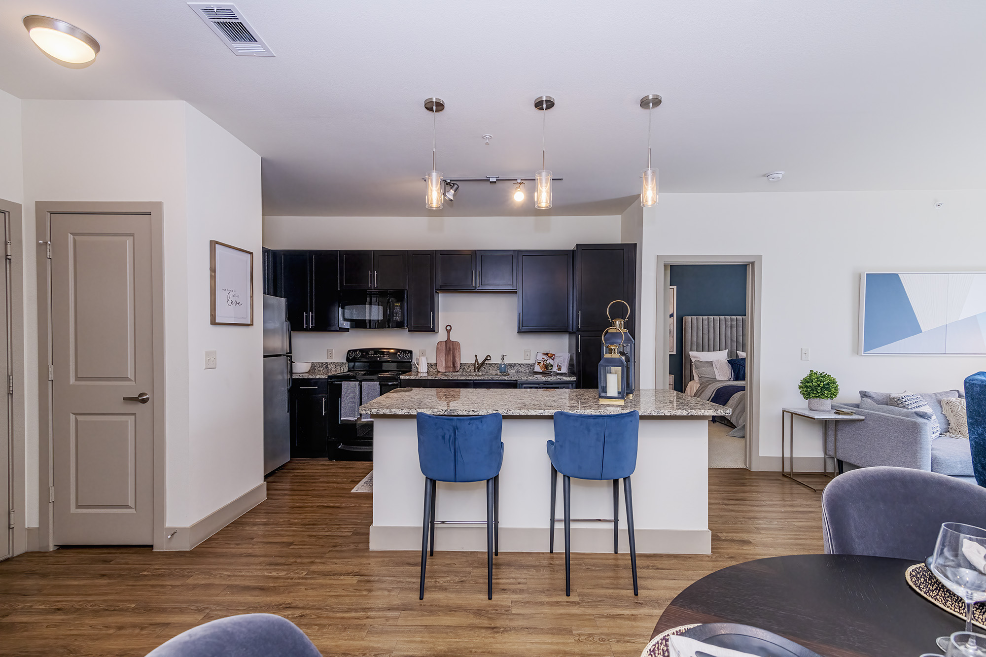 Brick Row - Downtown Plano apartments - kitchen