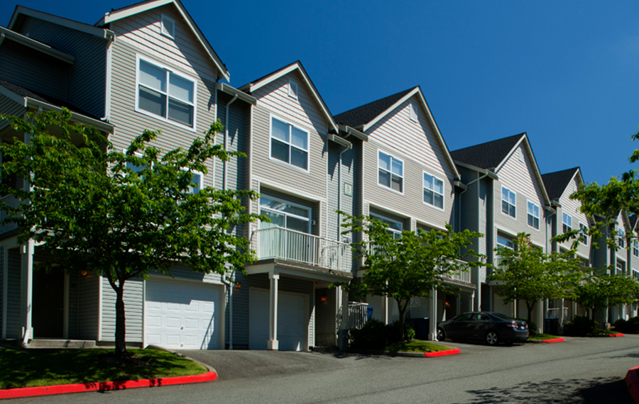 Gilman apartments near Boeing - The Timbers at Issaquah Ridge attached garage