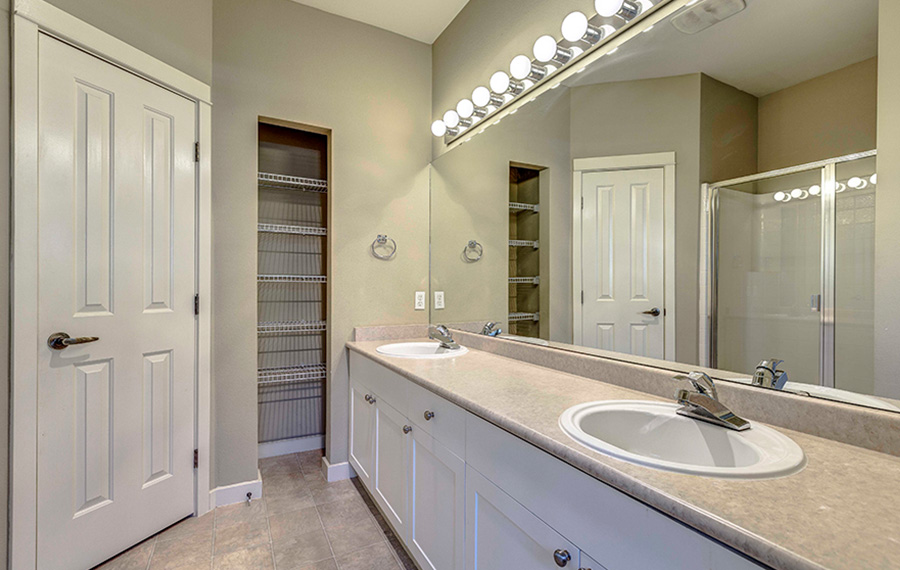 Lodge at Redmond Ridge Apartments - Redmond, WA - Bathroom