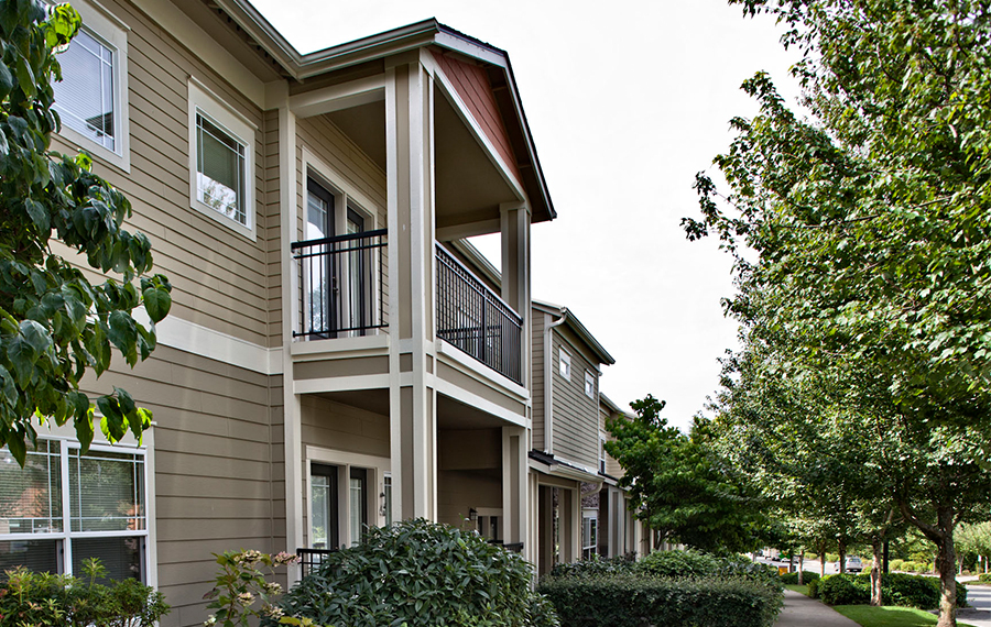 The Lodge at Redmond Ridge - Apartments in Redmond, WA - patio