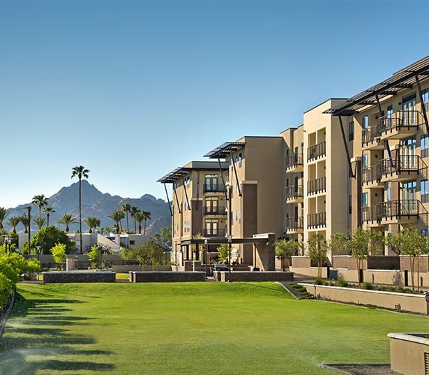 Camelback Esplanade apartments in Phoenix - Citrine Community park and dog park