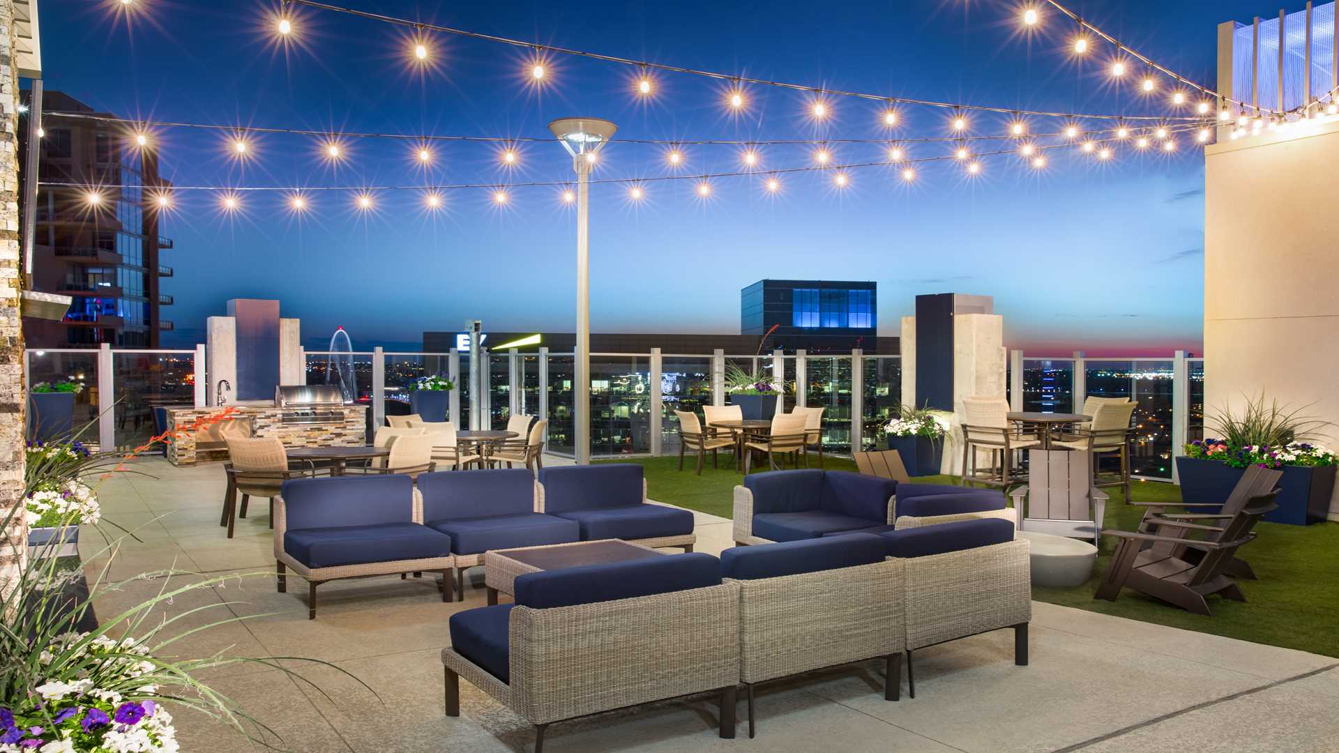 Victory Park Apartments Dallas, Texas | SkyHouse Dallas Apartments