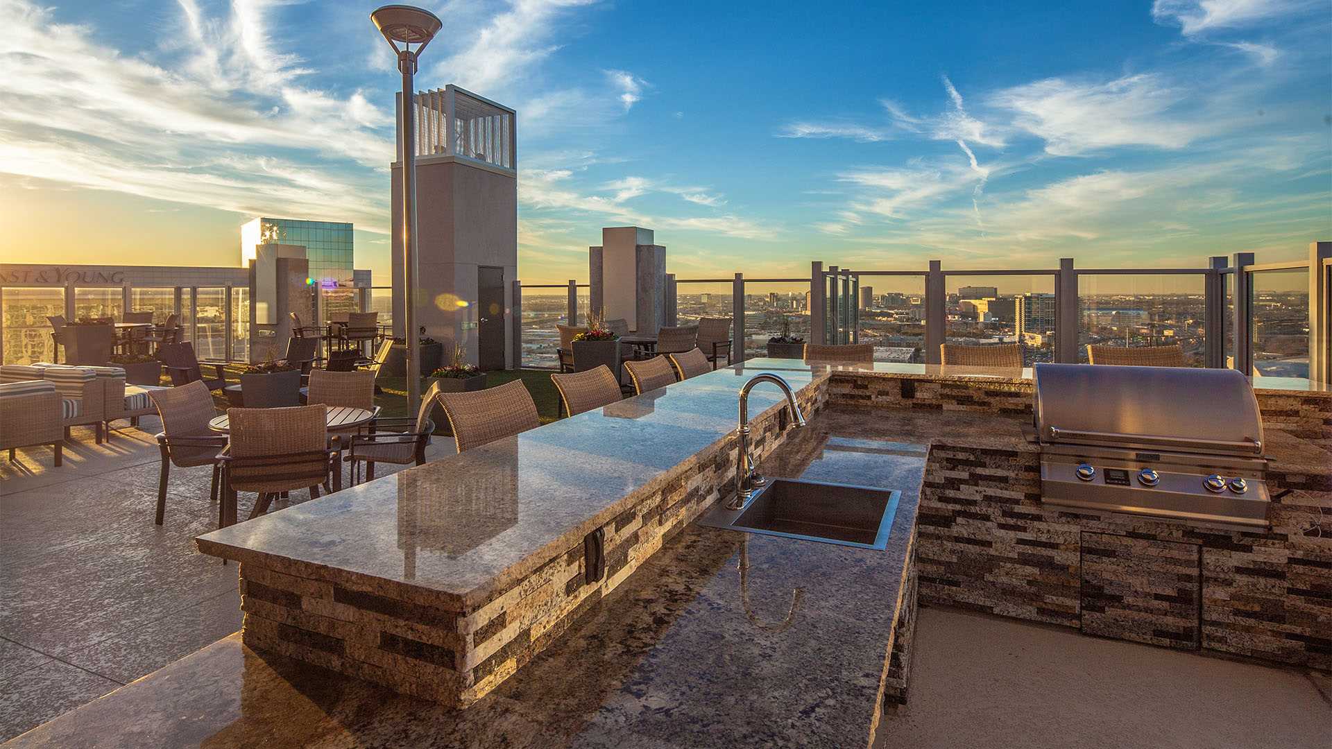 Victory Park Apartments Dallas, Texas | SkyHouse Dallas